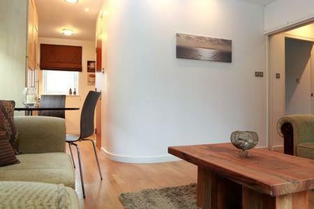 Апартаменты The Park - Holyrood Road With Free Parking Эдинбург Экстерьер фото